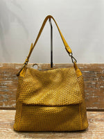 Load image into Gallery viewer, BZNA Bag Tarja Gelb Italy Designer Messenger Damen Handtasche Schultertasche
