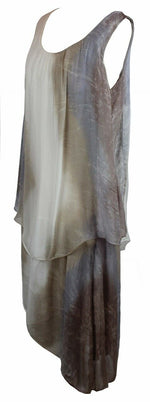 Load image into Gallery viewer, BZNA Ibiza Empire Batik Dress Taupe Sommer Lagenkleid Seidenkleid Damen Seide
