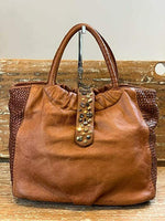 Load image into Gallery viewer, BZNA Bag Livia Cognac Italy Designer Damen Handtasche Schultertasche Tasche
