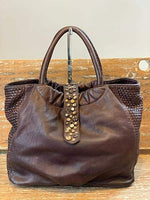 Load image into Gallery viewer, BZNA Bag Livia Braun Italy Designer Damen Handtasche Schultertasche Tasche
