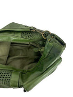 Load image into Gallery viewer, BZNA Bag Siria Rot  Italy Designer Damen Leder Handtasche Schultertasche Tasche
