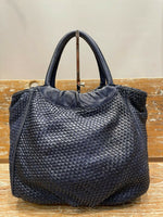 Load image into Gallery viewer, BZNA Bag Madita Blau Italy Designer Damen Handtasche Schultertasche Tasche
