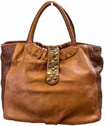Load image into Gallery viewer, BZNA Bag Livia Cognac Italy Designer Damen Handtasche Schultertasche Tasche
